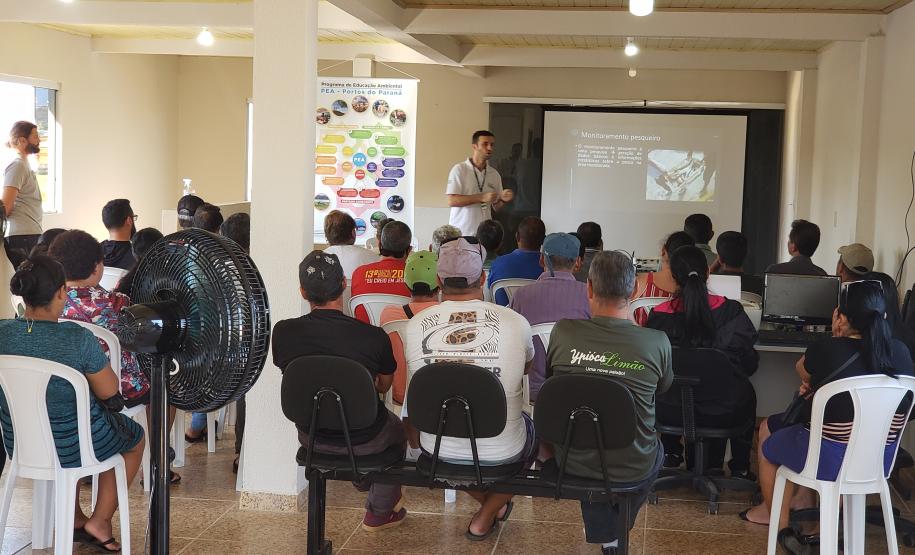 Evento que acontece na Ilha de Amparo já passou por Antonina, Ilha dos Valadares, Eufrasina e Guaraqueçaba. Objetivo é apresentar aos pescadores os dados de produção levantados através de monitoramentos realizados pela empresa pública.