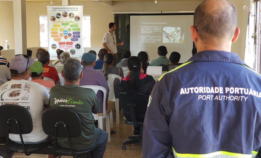 Evento que acontece na Ilha de Amparo já passou por Antonina, Ilha dos Valadares, Eufrasina e Guaraqueçaba. Objetivo é apresentar aos pescadores os dados de produção levantados através de monitoramentos realizados pela empresa pública.