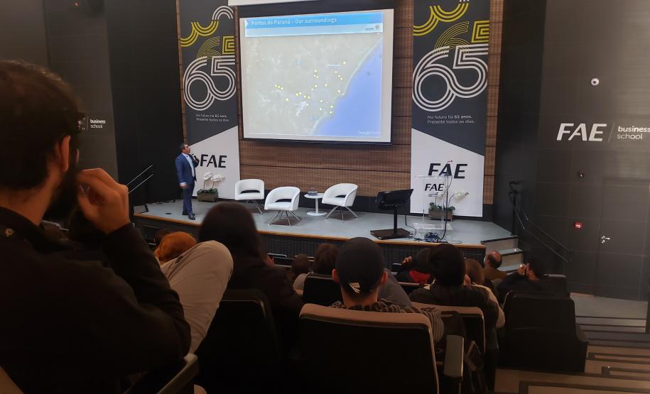 Entre os assuntos abordados, a implantação de técnicas de bioconstruções, práticas permaculturais e as compensações dos licenciamentos ambientais, que beneficiam comunidades que moram nas áreas de influência dos portos paranaenses.