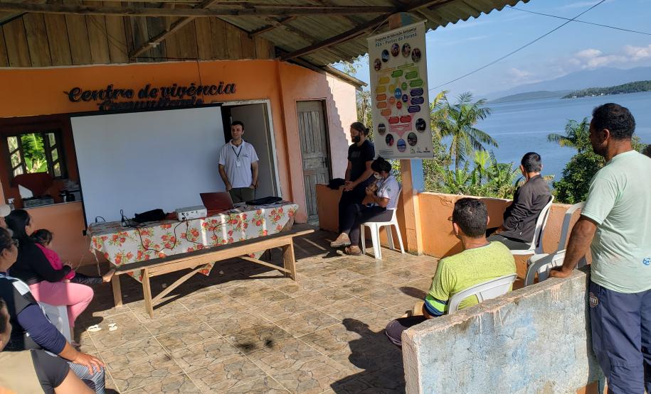 Evento que acontece na Ilha de Amparo já passou por Antonina, Ilha dos Valadares, Eufrasina e Guaraqueçaba. Objetivo é apresentar aos pescadores os dados de produção levantados através de monitoramentos realizados pela empresa pública.