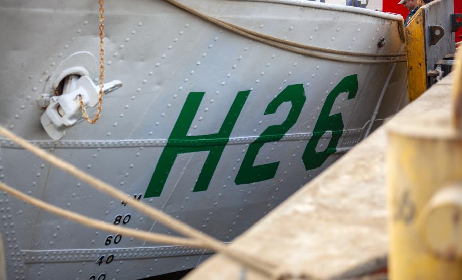 Porto de Paranaguá recebe embarcação da Marinha para atividade de formação do Exército Brasileiro