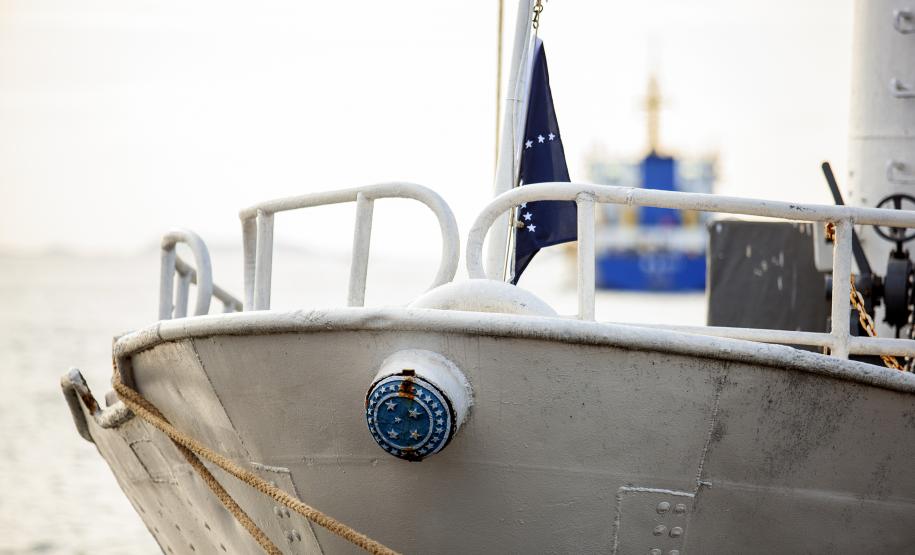 Porto de Paranaguá recebe embarcação da Marinha para atividade de formação do Exército Brasileiro