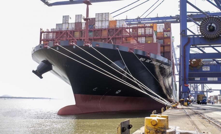 TCP RECEBE MAIOR NAVIO EM CAPACIDADE DA HISTÓRIA DO TERMINAL Rio de Janeiro Express também é o maior em número de tomadas: embarcação possui 2.200 plugues para contêineres refrigerados