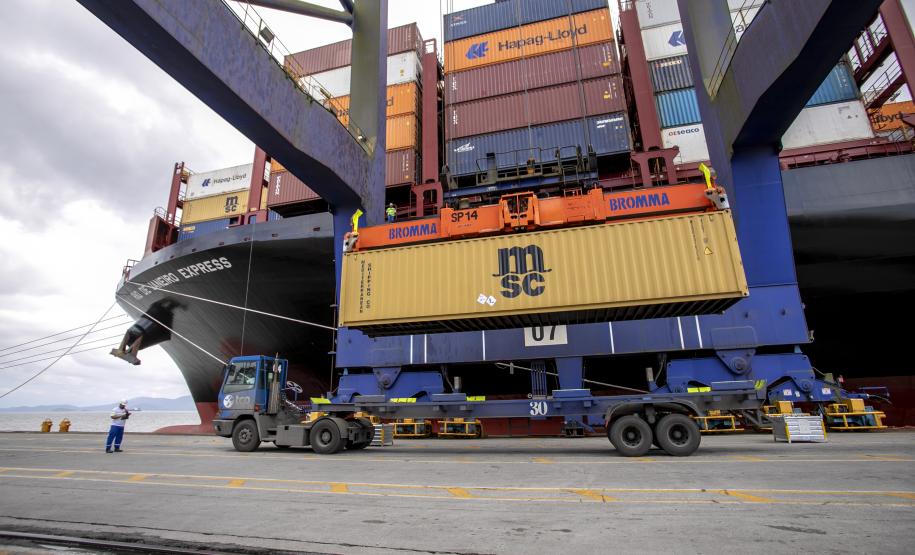 TCP RECEBE MAIOR NAVIO EM CAPACIDADE DA HISTÓRIA DO TERMINAL Rio de Janeiro Express também é o maior em número de tomadas: embarcação possui 2.200 plugues para contêineres refrigerados