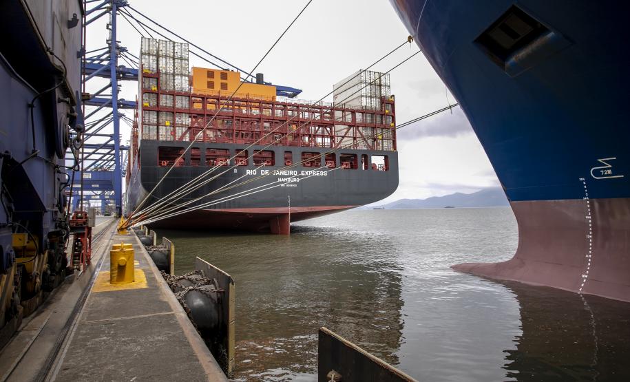 TCP RECEBE MAIOR NAVIO EM CAPACIDADE DA HISTÓRIA DO TERMINAL Rio de Janeiro Express também é o maior em número de tomadas: embarcação possui 2.200 plugues para contêineres refrigerados