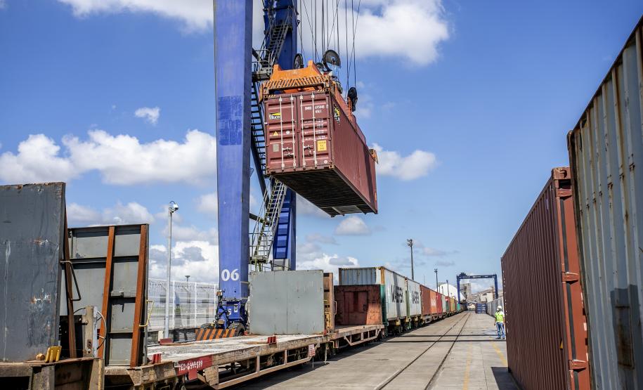 Portos paranaenses registram aumento no transporte ferroviário em 2022