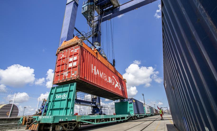 Portos paranaenses registram aumento no transporte ferroviário em 2022