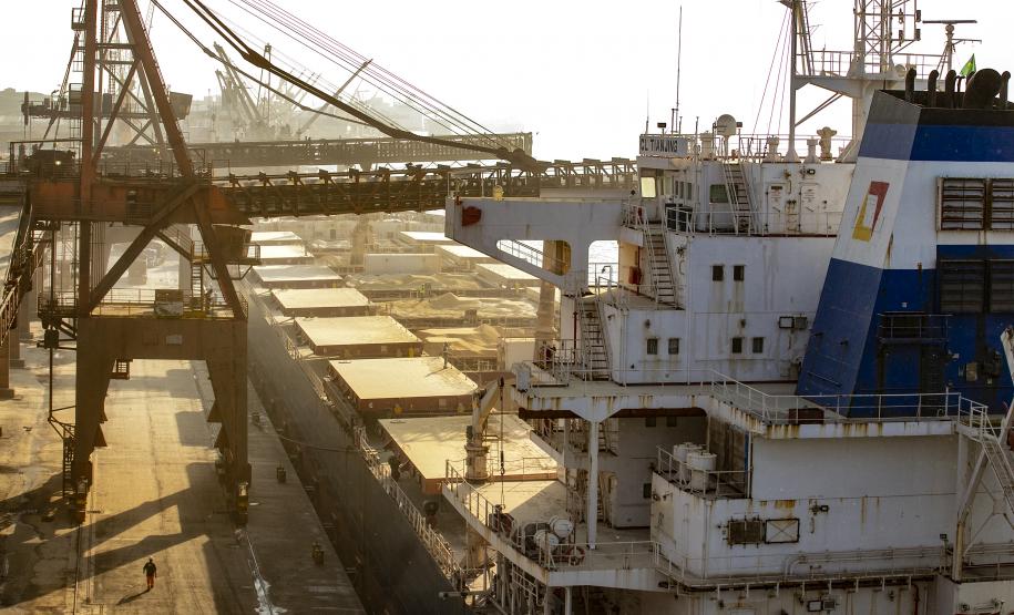 Porto de Paranaguá registra alta de 102% nas exportações pelo Corredor Leste em outubro