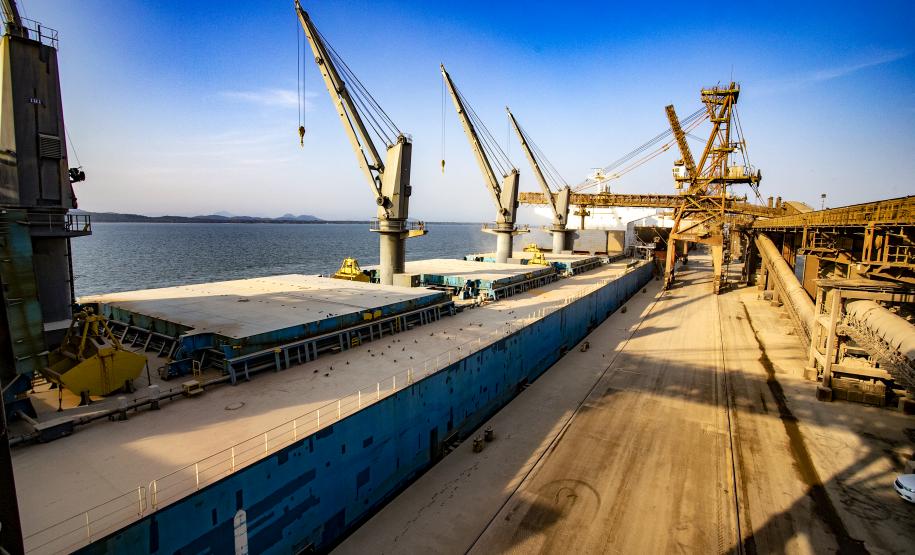 Porto de Paranaguá registra alta de 102% nas exportações pelo Corredor Leste em outubro