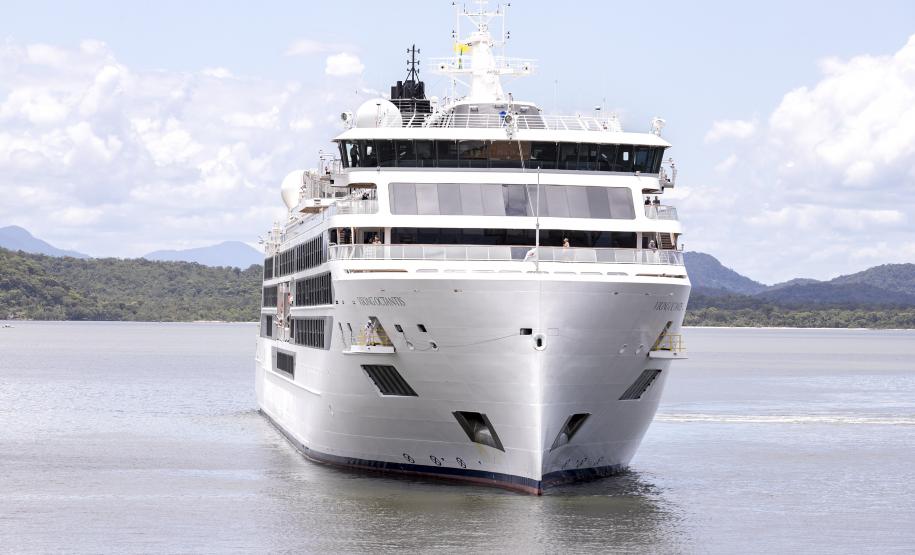 Após três anos, Porto de Paranaguá volta a receber navio com turistas