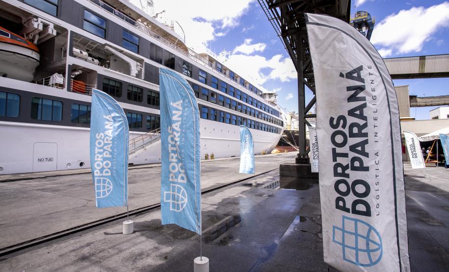 Após três anos, Porto de Paranaguá volta a receber navio com turistas