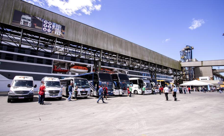 Após três anos, Porto de Paranaguá volta a receber navio com turistas