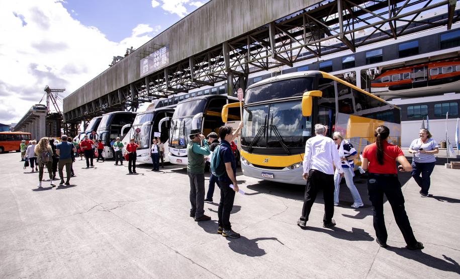 Após três anos, Porto de Paranaguá volta a receber navio com turistas