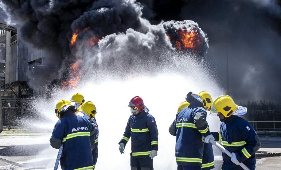 Brigada de Emergência da Portos do Paraná recebe treinamento de nível avançado