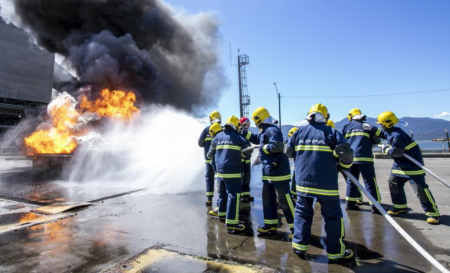 Brigada de Emergência da Portos do Paraná recebe treinamento de nível avançado