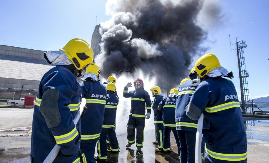 Brigada de Emergência da Portos do Paraná recebe treinamento de nível avançado