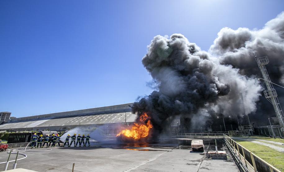 Brigada de Emergência da Portos do Paraná recebe treinamento de nível avançado
