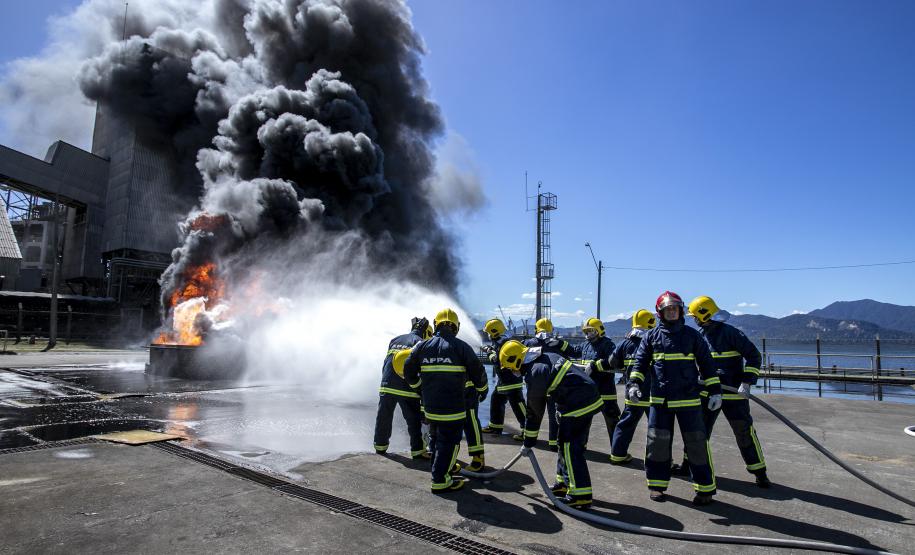 Brigada de Emergência da Portos do Paraná recebe treinamento de nível avançado