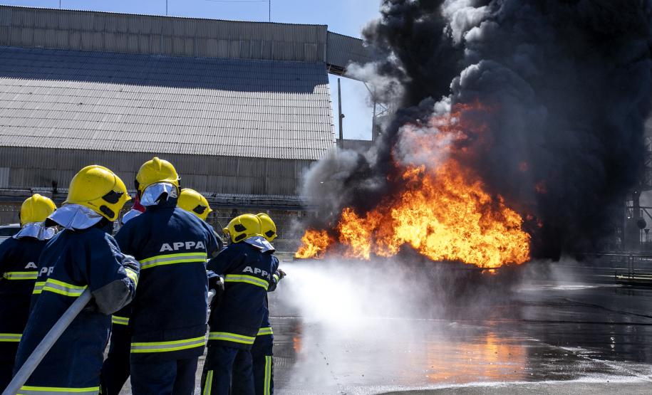 Brigada de Emergência da Portos do Paraná recebe treinamento de nível avançado