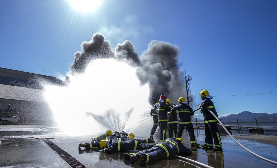 Brigada de Emergência da Portos do Paraná recebe treinamento de nível avançado