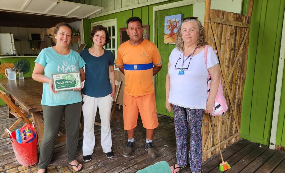 Selo Verde é uma iniciativa da Portos do Paraná, Prefeitura de Paranaguá e moradores. Ele reconhece empresas que ajudam na proteção da natureza. Neste ano 24 estabelecimentos foram credenciados.