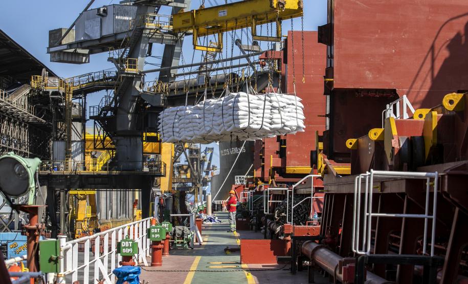 Movimentação dos portos do Paraná passa das 54 milhões de toneladas