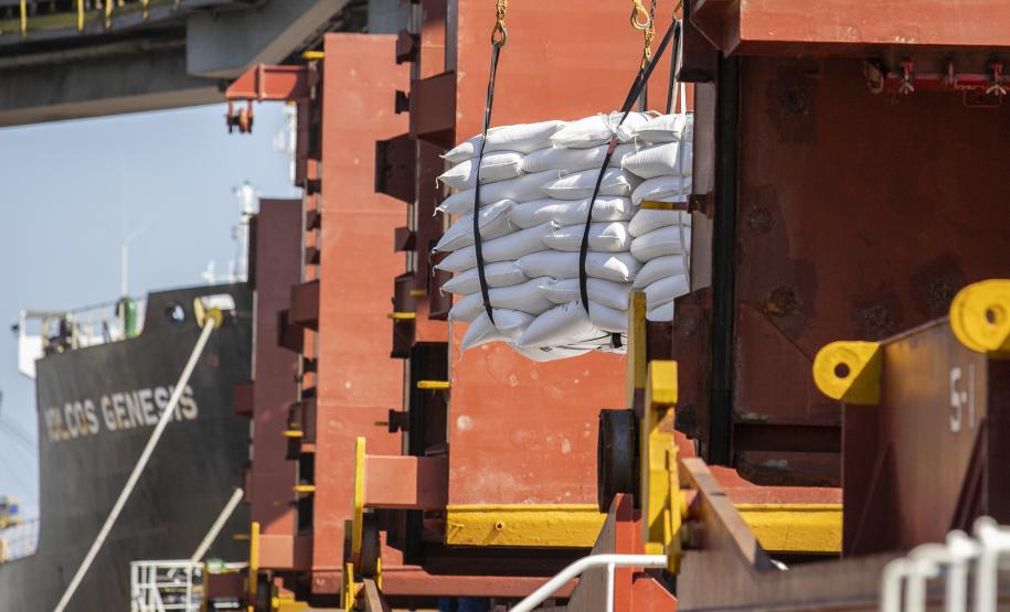 Movimentação dos portos do Paraná passa das 54 milhões de toneladas