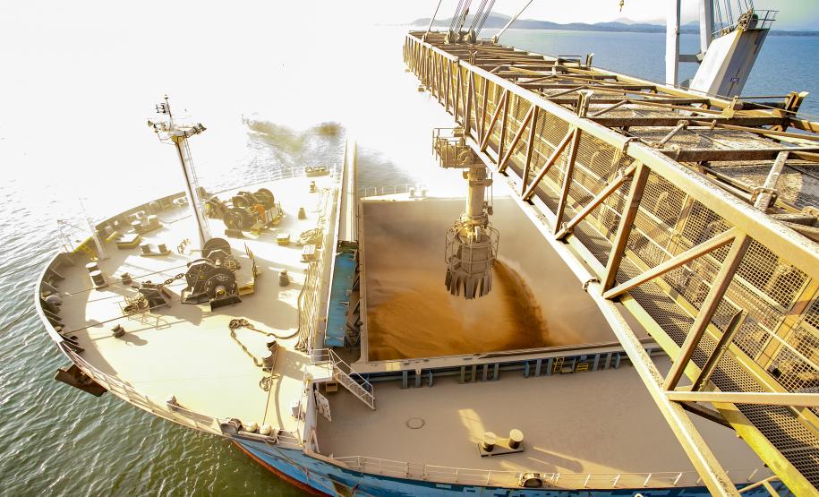 Porto de Paranaguá tem alta de 11,73% nas movimentações de grãos pelo Corredor Leste