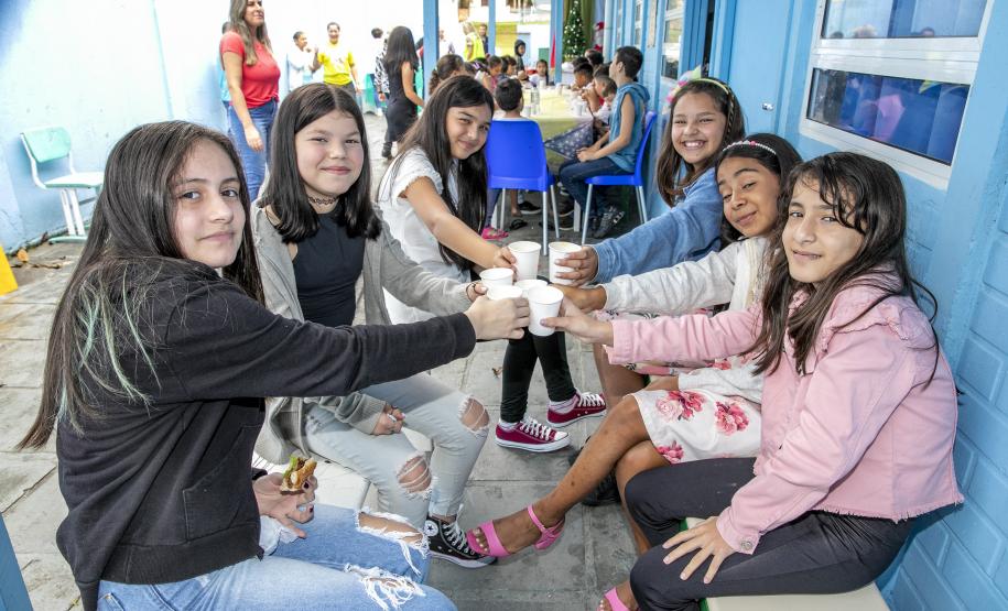 Porto faz ação de Natal com estudantes da rede municipal de Paranaguá