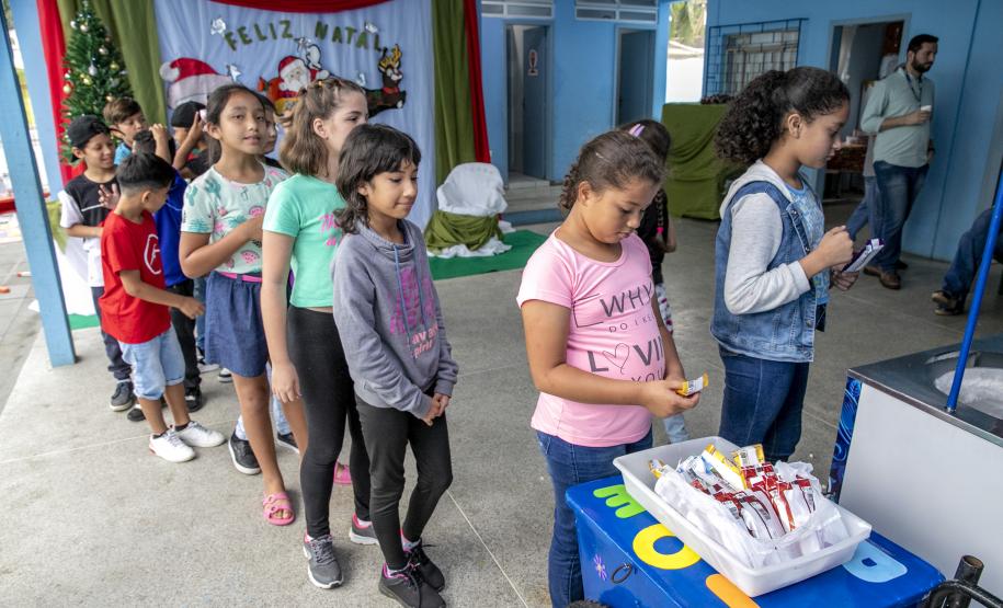 Porto faz ação de Natal com estudantes da rede municipal de Paranaguá