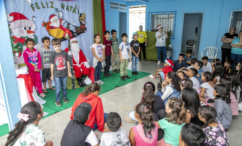 Porto faz ação de Natal com estudantes da rede municipal de Paranaguá