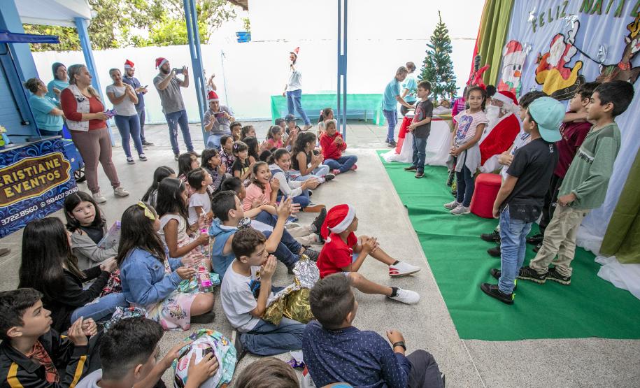 Porto faz ação de Natal com estudantes da rede municipal de Paranaguá