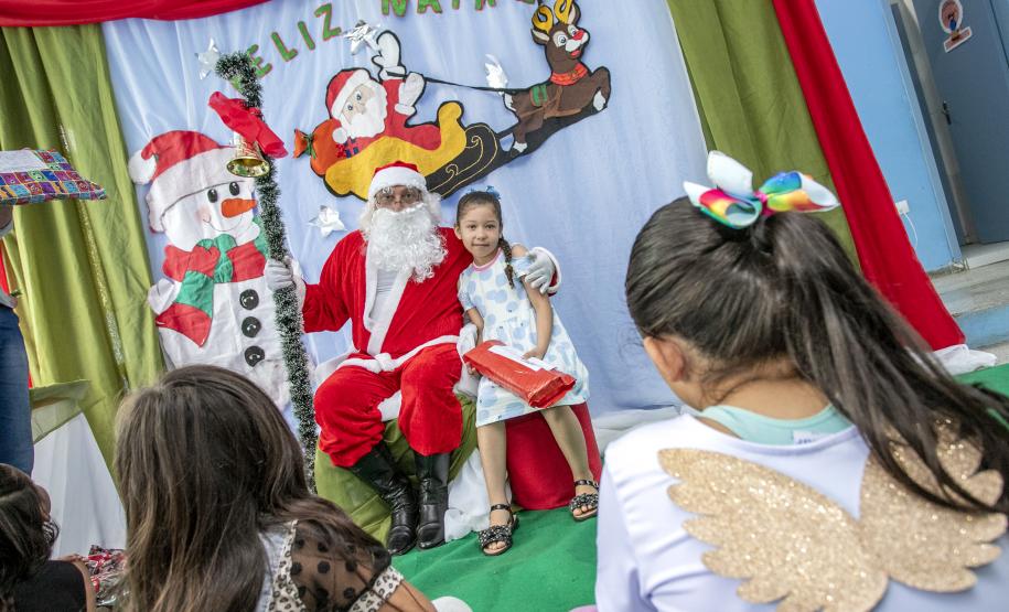 Porto faz ação de Natal com estudantes da rede municipal de Paranaguá