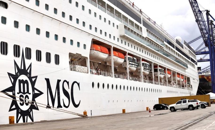 Navio com 2 mil turistas chega a Paranaguá e deve colocar Paraná na rota de cruzeiros