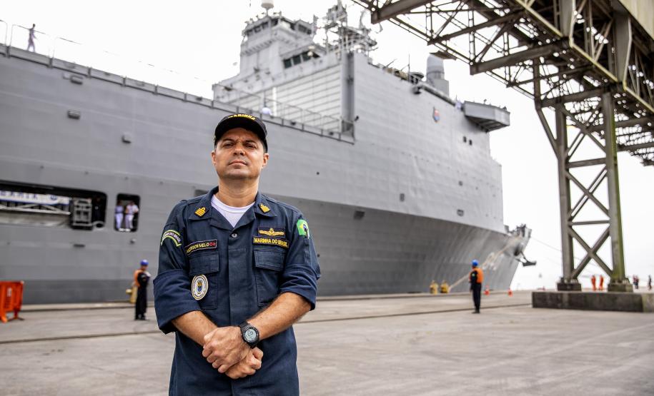 Embarcações da esquadra da Marinha atracam no Porto de Paranaguá