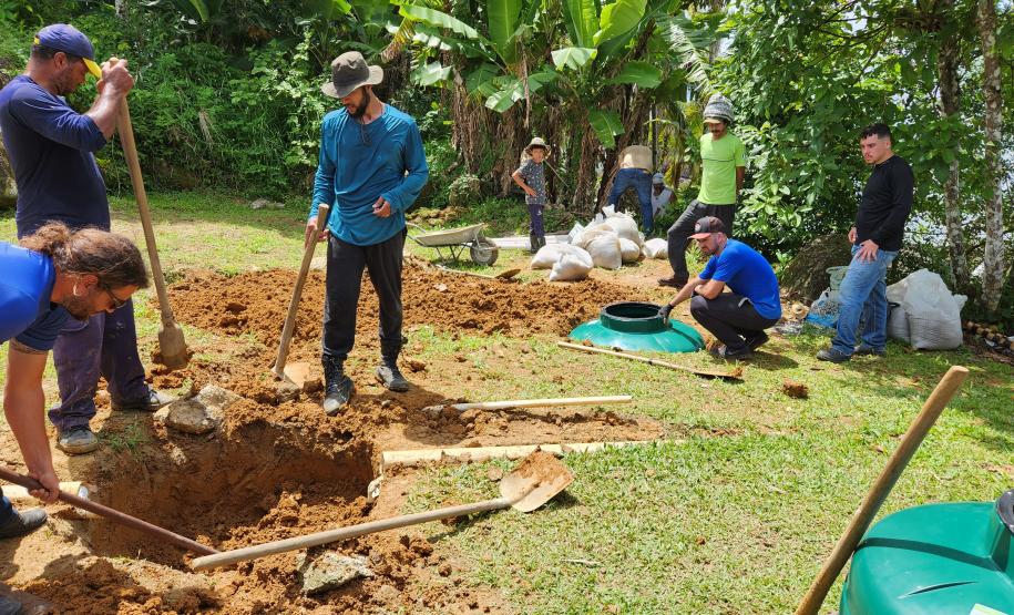 A solução atende a escola estadual e a associação de moradores da comunidade. Ação faz parte do Programa de Educação Ambiental da empresa pública, com cinco linhas de atuação, baseadas nos princípios da permacultura.