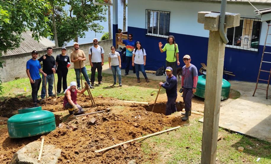 A solução atende a escola estadual e a associação de moradores da comunidade. Ação faz parte do Programa de Educação Ambiental da empresa pública, com cinco linhas de atuação, baseadas nos princípios da permacultura.