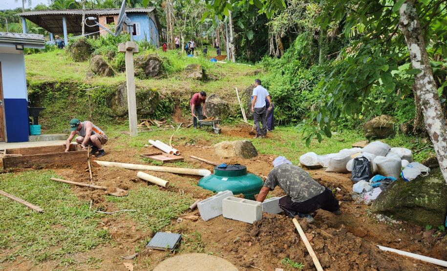 A solução atende a escola estadual e a associação de moradores da comunidade. Ação faz parte do Programa de Educação Ambiental da empresa pública, com cinco linhas de atuação, baseadas nos princípios da permacultura.