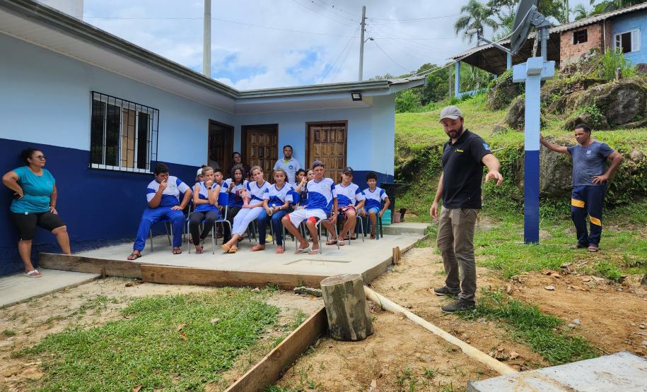 A solução atende a escola estadual e a associação de moradores da comunidade. Ação faz parte do Programa de Educação Ambiental da empresa pública, com cinco linhas de atuação, baseadas nos princípios da permacultura.