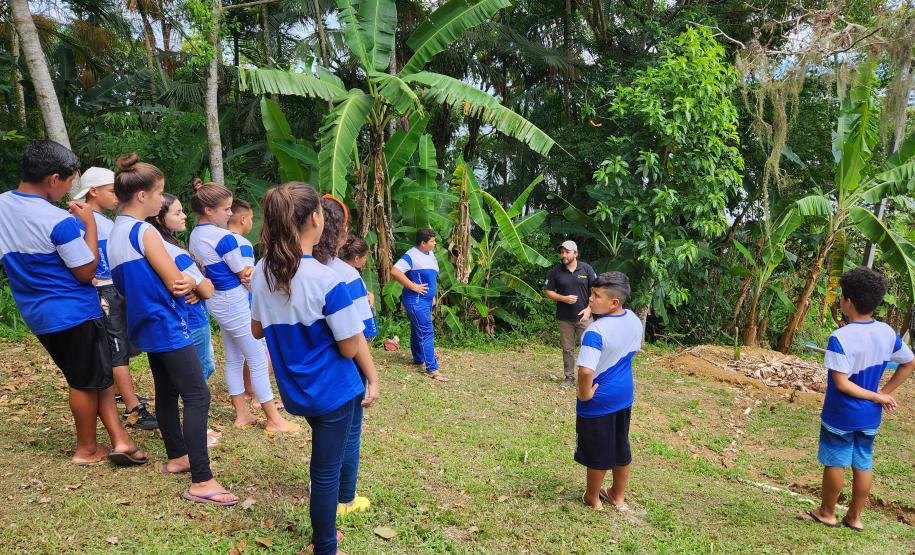 A solução atende a escola estadual e a associação de moradores da comunidade. Ação faz parte do Programa de Educação Ambiental da empresa pública, com cinco linhas de atuação, baseadas nos princípios da permacultura.