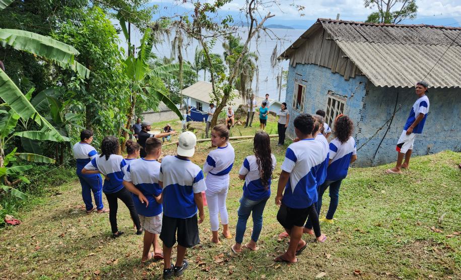 A solução atende a escola estadual e a associação de moradores da comunidade. Ação faz parte do Programa de Educação Ambiental da empresa pública, com cinco linhas de atuação, baseadas nos princípios da permacultura.