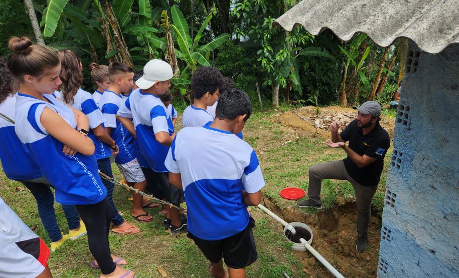 A solução atende a escola estadual e a associação de moradores da comunidade. Ação faz parte do Programa de Educação Ambiental da empresa pública, com cinco linhas de atuação, baseadas nos princípios da permacultura.