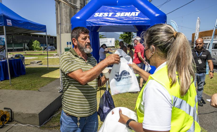 Evento organizado pela Portos do Paraná e parceiros proporciona gratuitamente inúmeros serviços, envolvendo saúde orientações sobre trânsito, meio ambiente, segurança, entre outros.