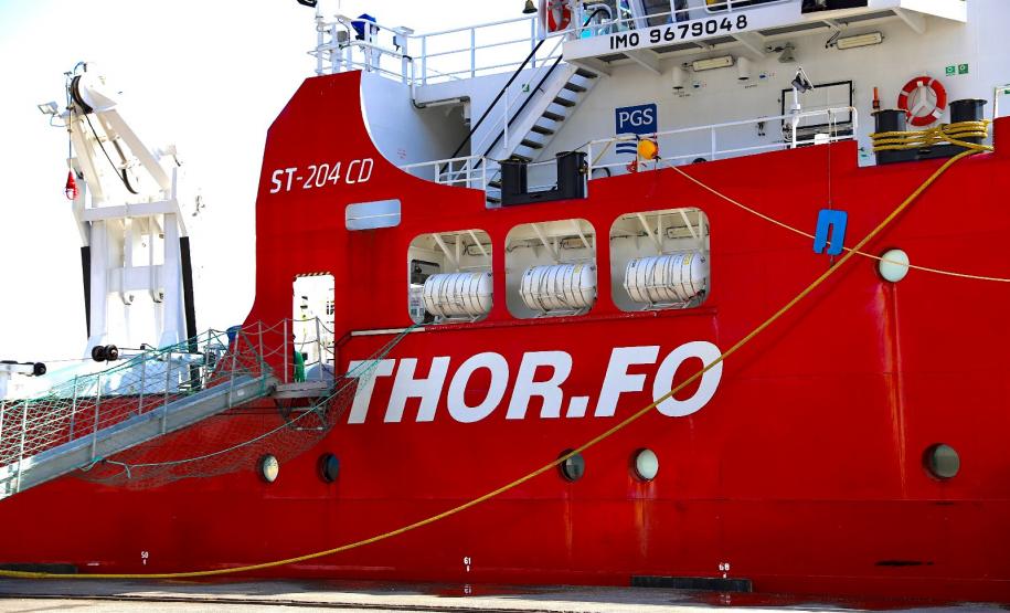 Embarcação de apoio de empresa norueguesa atraca no Porto de Paranaguá