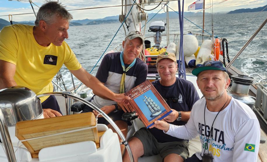 A embarcação chegou ao Litoral do Paraná para fortalecer ainda mais a relação entre a Portos do Paraná e os Escoteiros do Mar de Antonina. No começo de janeiro a empresa pública cedeu uma área de mil metros quadrados ao grupo.