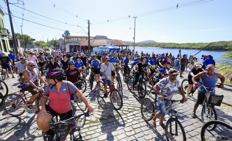 A festa também contou com um passeio ciclístico. Milhares de pessoas participaram das comemorações, ressaltando o fortalecimento da relação do porto com a cidade, seja através de investimentos, de ações sociais, educacionais e recreativas.