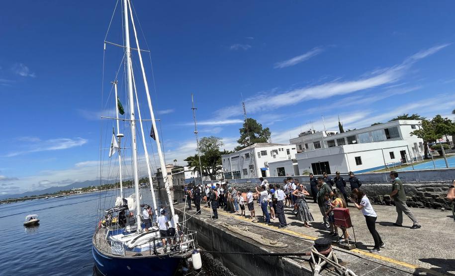 A embarcação chegou ao Litoral do Paraná para fortalecer ainda mais a relação entre a Portos do Paraná e os Escoteiros do Mar de Antonina. No começo de janeiro a empresa pública cedeu uma área de mil metros quadrados ao grupo.