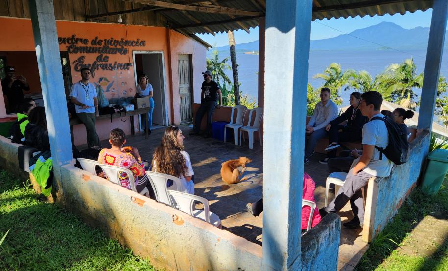 Ação preparou a comunidade para evento agendado dia 25, com oficina de confecção de biodigestores e orientações sobre saneamento básico e
