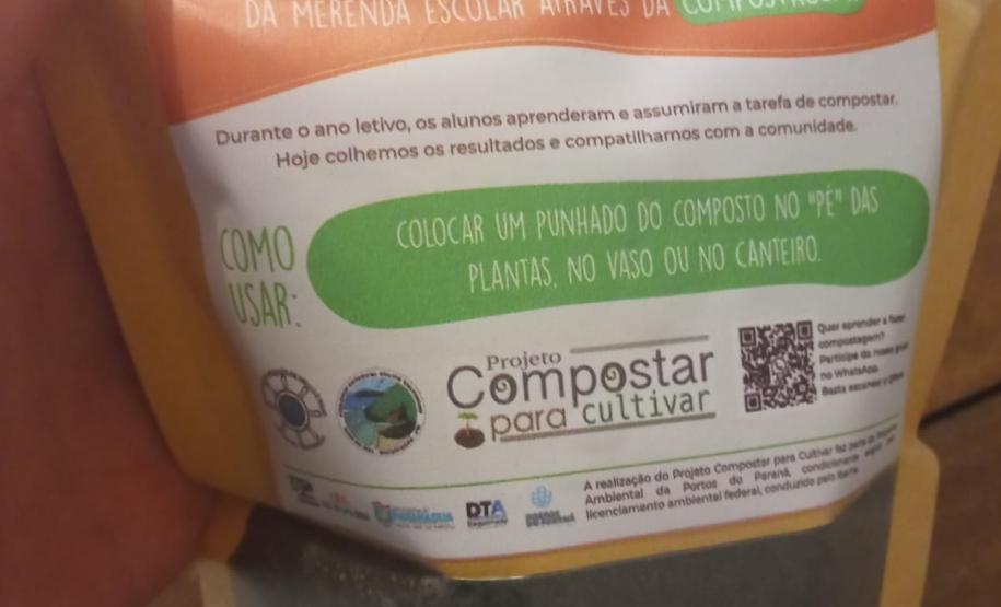 Ação coordenada pela Portos do Paraná envolveu 250 pessoas e compostou cerca de uma tonelada de resíduos orgânicos gerados na Ilha do Mel em 2022