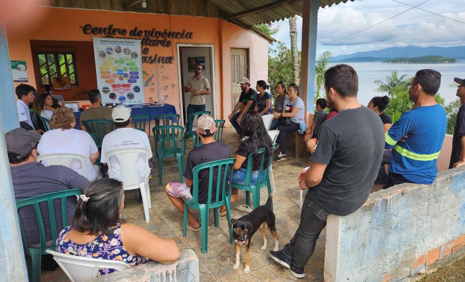 Além do conhecimento repassado foi também entregue aos moradores uma cartilha que ensina a instalar o sistema com biodigestor. Ação faz do programa de educação ambiental da empresa pública.